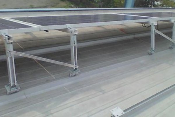 Non Penetrating Solar Panel Mounting Structure